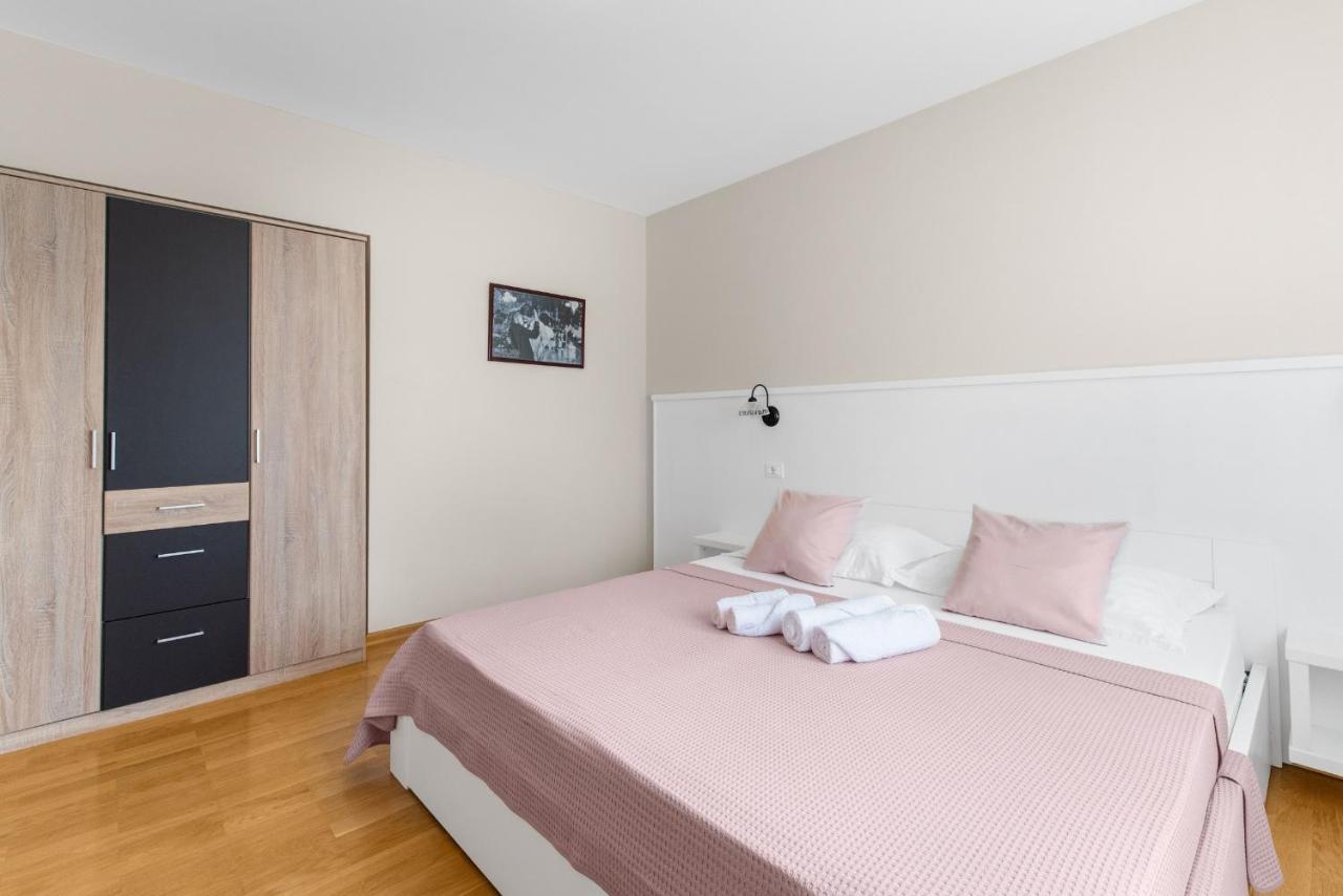 Villa Hope Apartments Porec Exterior photo